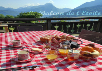 Chambre d'hôtes annecy-bauges-aravis-beaufortain-faverges, petit déjeuner français, avec pain, viennoiseries, confitures généralemet faits maison